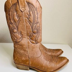 Boutique Style Light Brown Boots size 7.5
